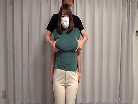 天然巨乳を揉む 豊満おっぱいを着衣や下着や生で揉んだり吸ったりする！外歩き映像付き　サンプル画像11